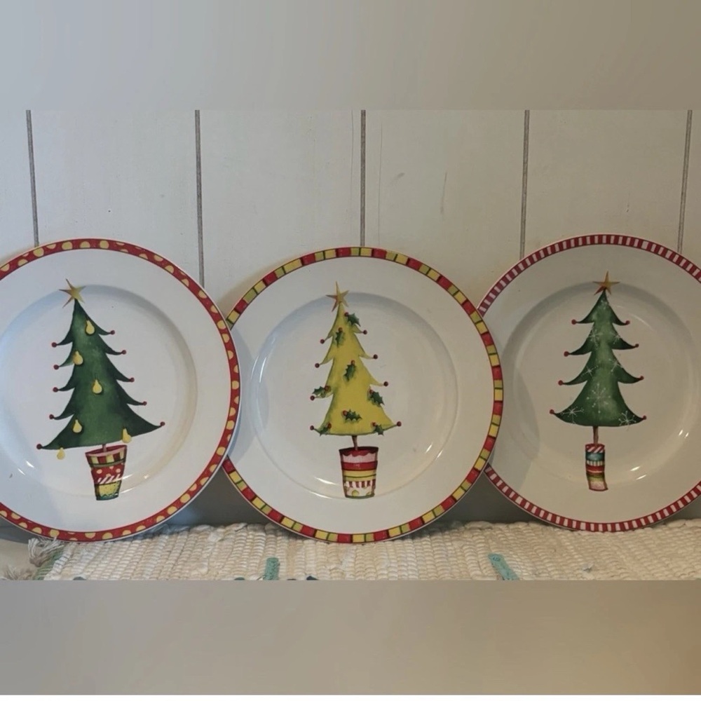 Oneida Christmas Jubilee Salad Dessert Plates Set of 3